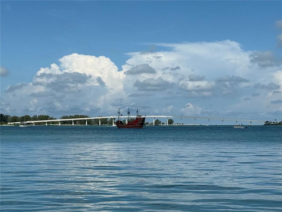 Active With Contract: $285,000 (1 beds, 1 baths, 1010 Square Feet)