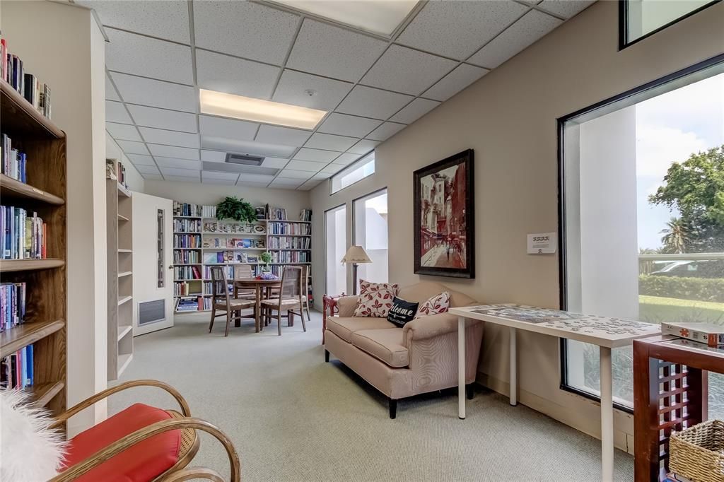 Active With Contract: $285,000 (1 beds, 1 baths, 1010 Square Feet)