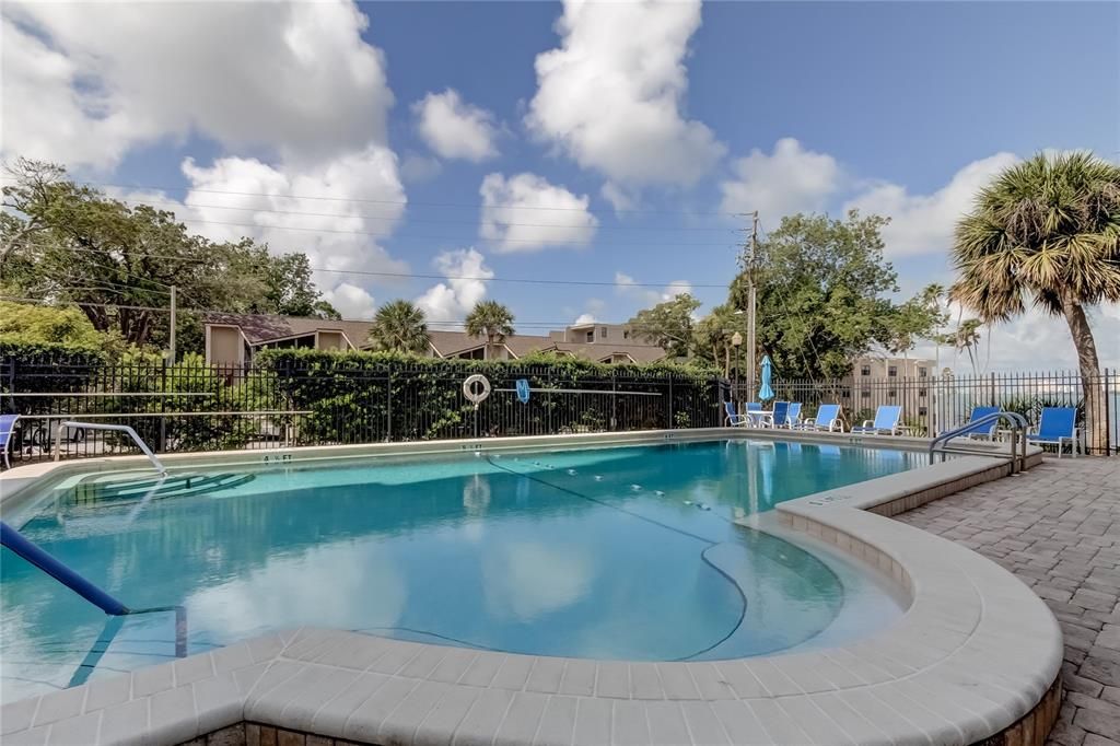 Active With Contract: $285,000 (1 beds, 1 baths, 1010 Square Feet)