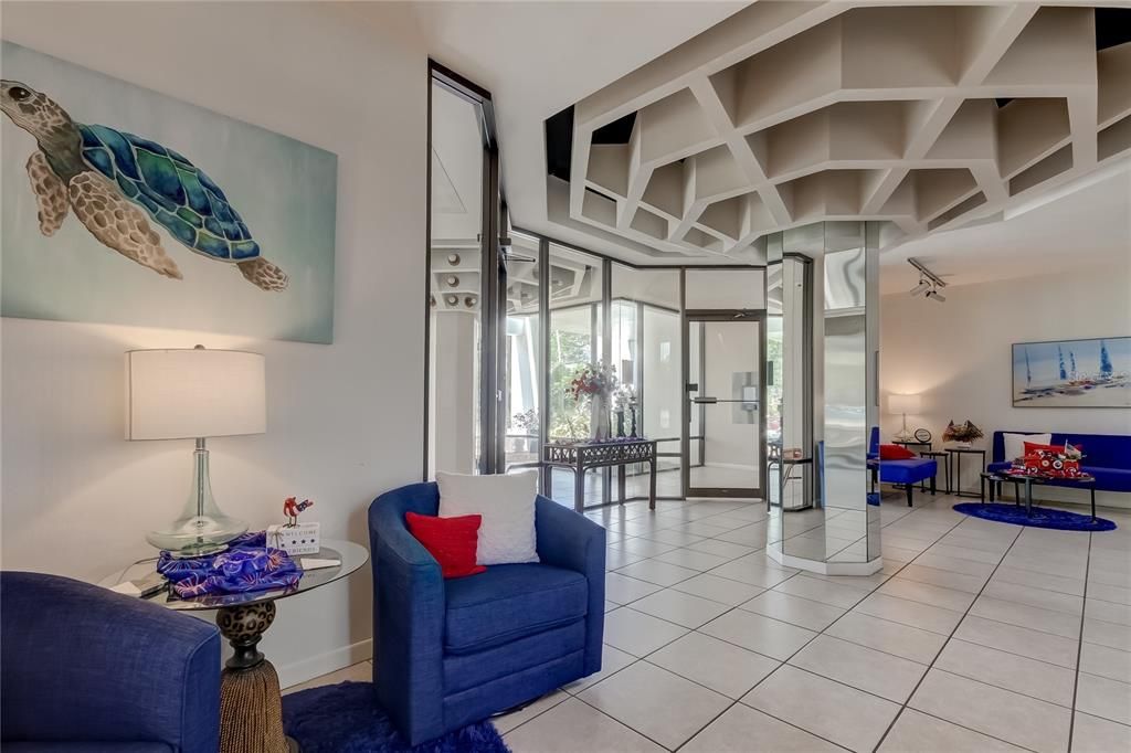 Active With Contract: $285,000 (1 beds, 1 baths, 1010 Square Feet)