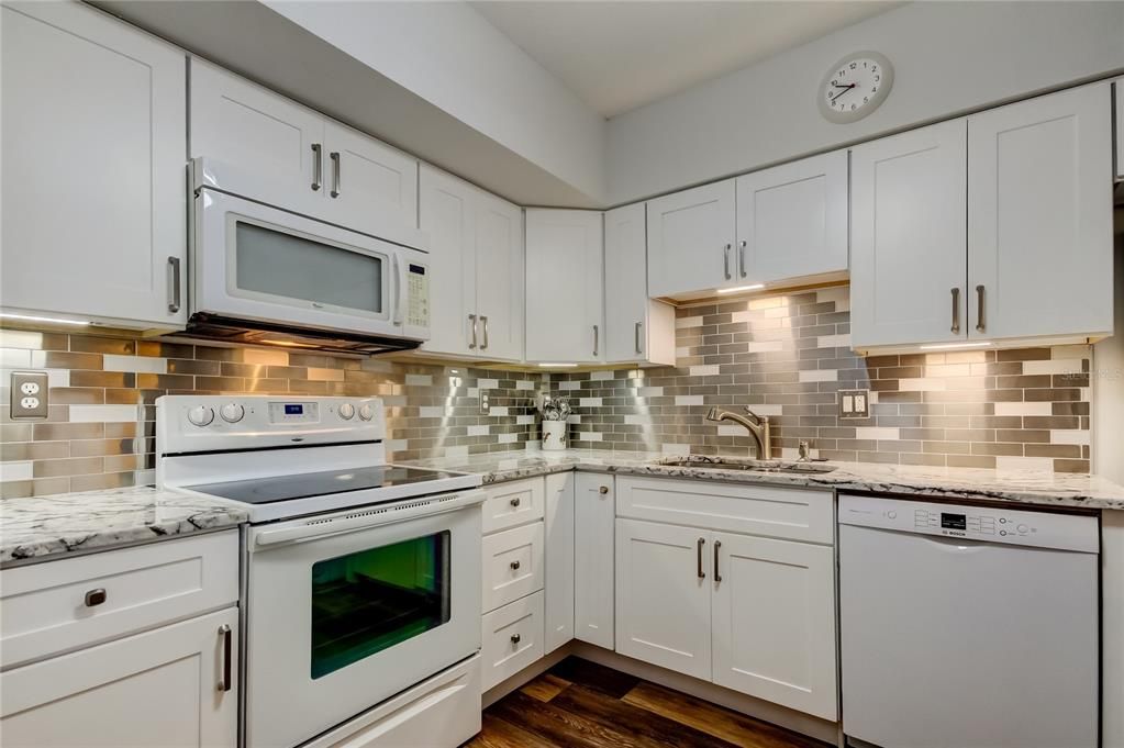 Active With Contract: $285,000 (1 beds, 1 baths, 1010 Square Feet)
