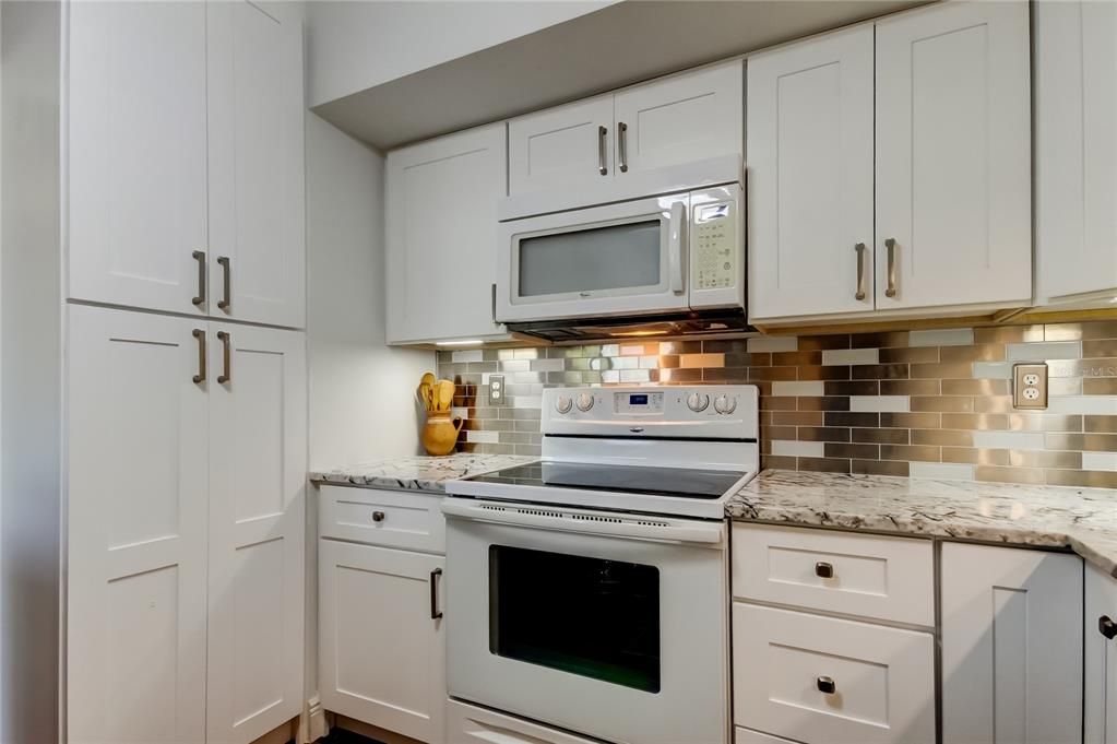 Active With Contract: $285,000 (1 beds, 1 baths, 1010 Square Feet)