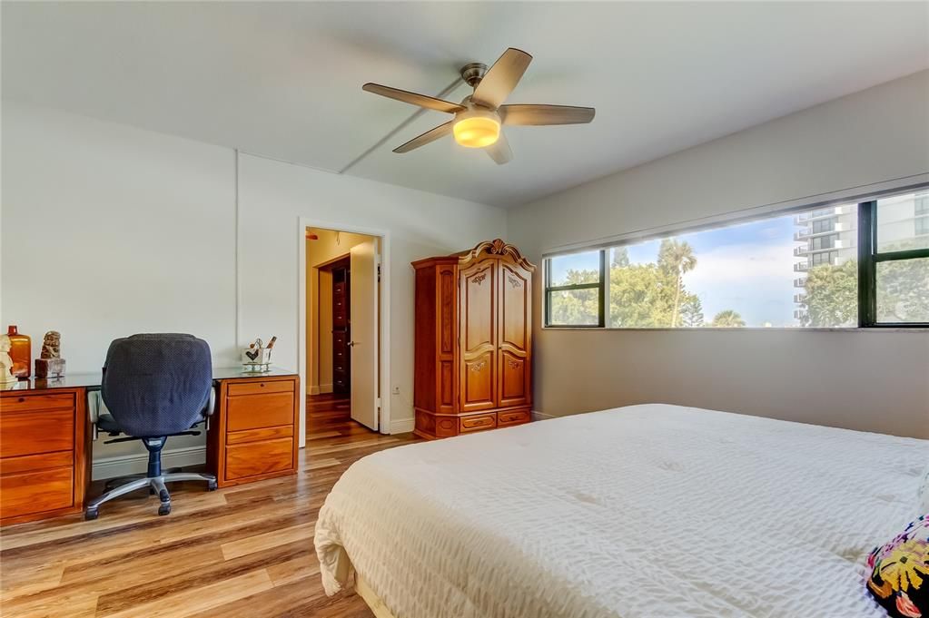 Active With Contract: $285,000 (1 beds, 1 baths, 1010 Square Feet)