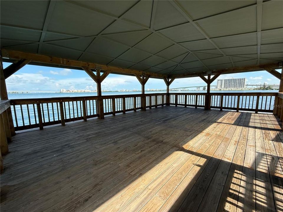 Active With Contract: $285,000 (1 beds, 1 baths, 1010 Square Feet)