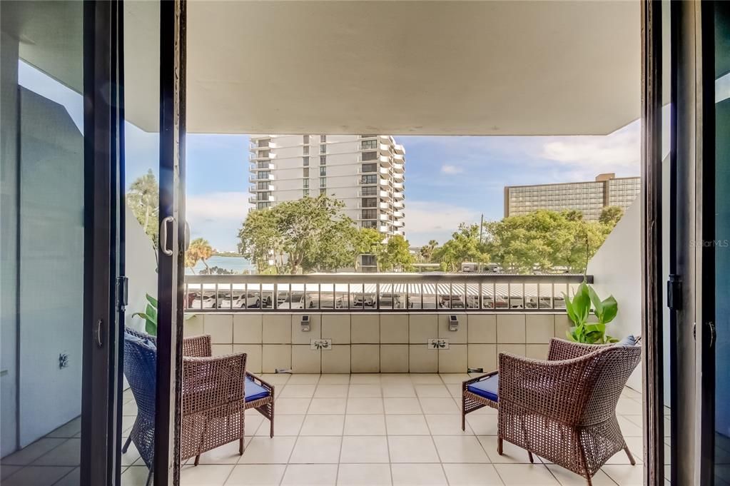 Active With Contract: $285,000 (1 beds, 1 baths, 1010 Square Feet)