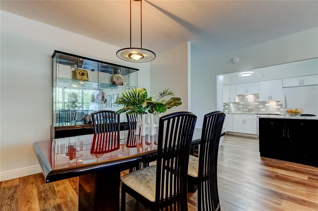 Active With Contract: $285,000 (1 beds, 1 baths, 1010 Square Feet)