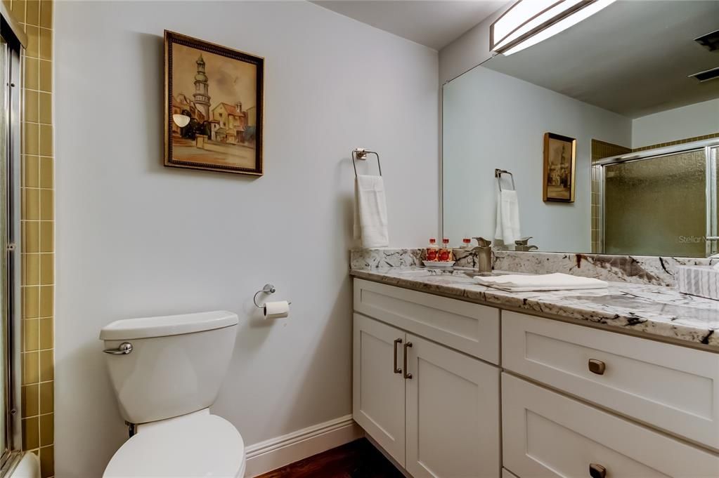 Active With Contract: $285,000 (1 beds, 1 baths, 1010 Square Feet)