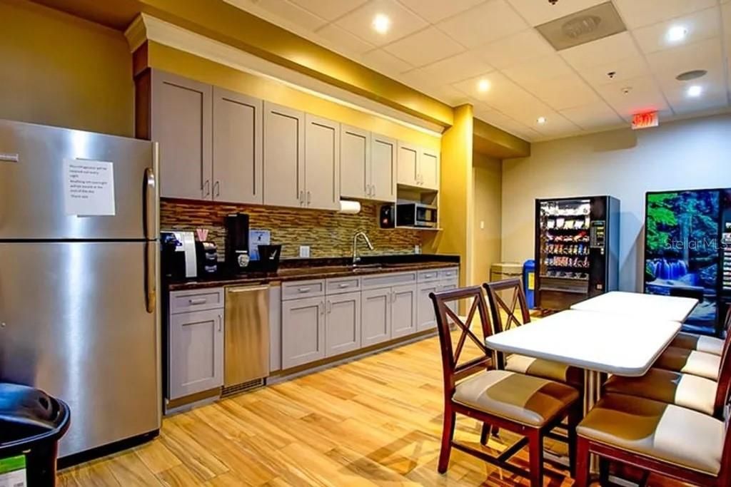 Activo con contrato: $315,000 (2 camas, 2 baños, 1677 Pies cuadrados)