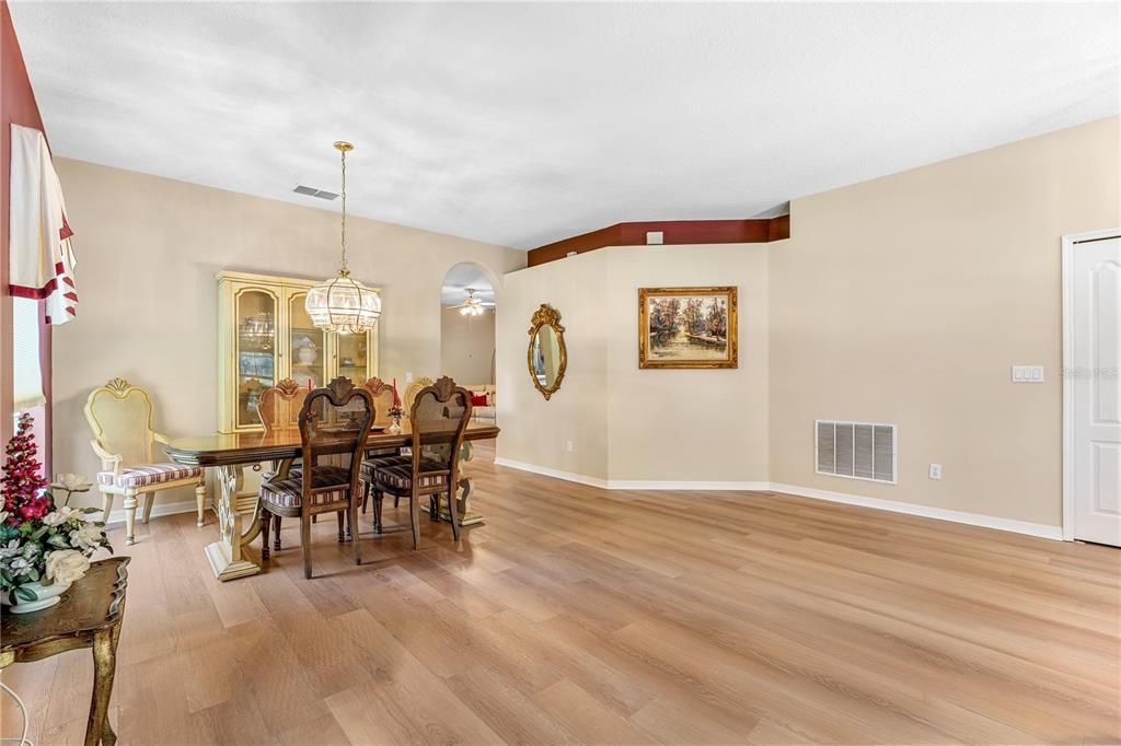 Activo con contrato: $315,000 (2 camas, 2 baños, 1677 Pies cuadrados)