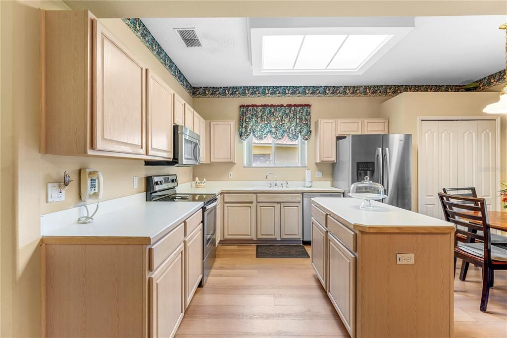 Activo con contrato: $315,000 (2 camas, 2 baños, 1677 Pies cuadrados)