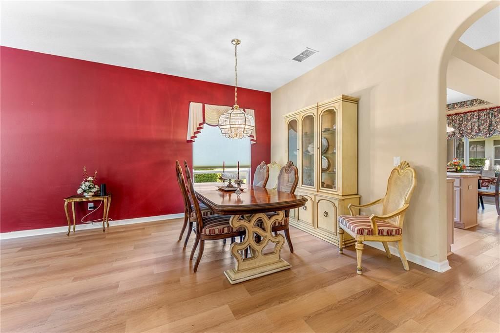 Activo con contrato: $315,000 (2 camas, 2 baños, 1677 Pies cuadrados)