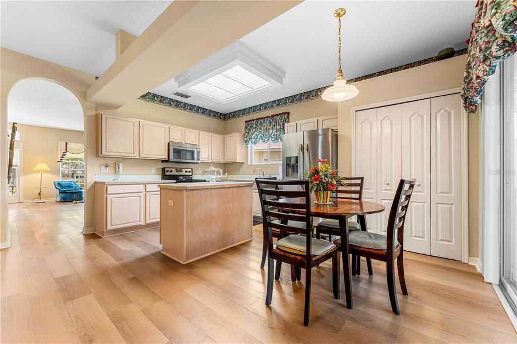 Activo con contrato: $315,000 (2 camas, 2 baños, 1677 Pies cuadrados)