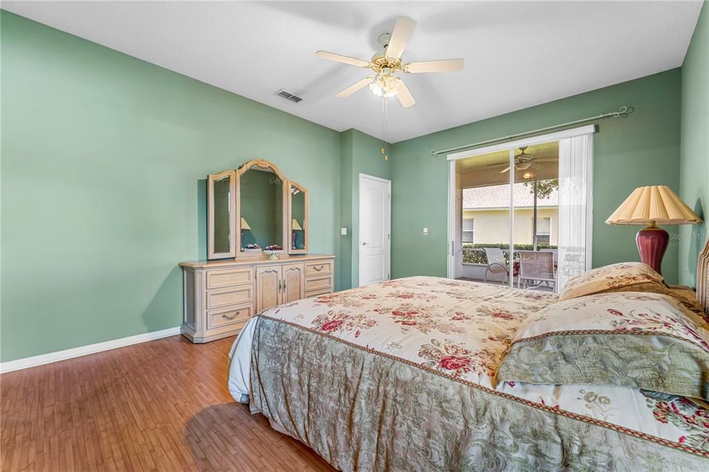 Activo con contrato: $315,000 (2 camas, 2 baños, 1677 Pies cuadrados)