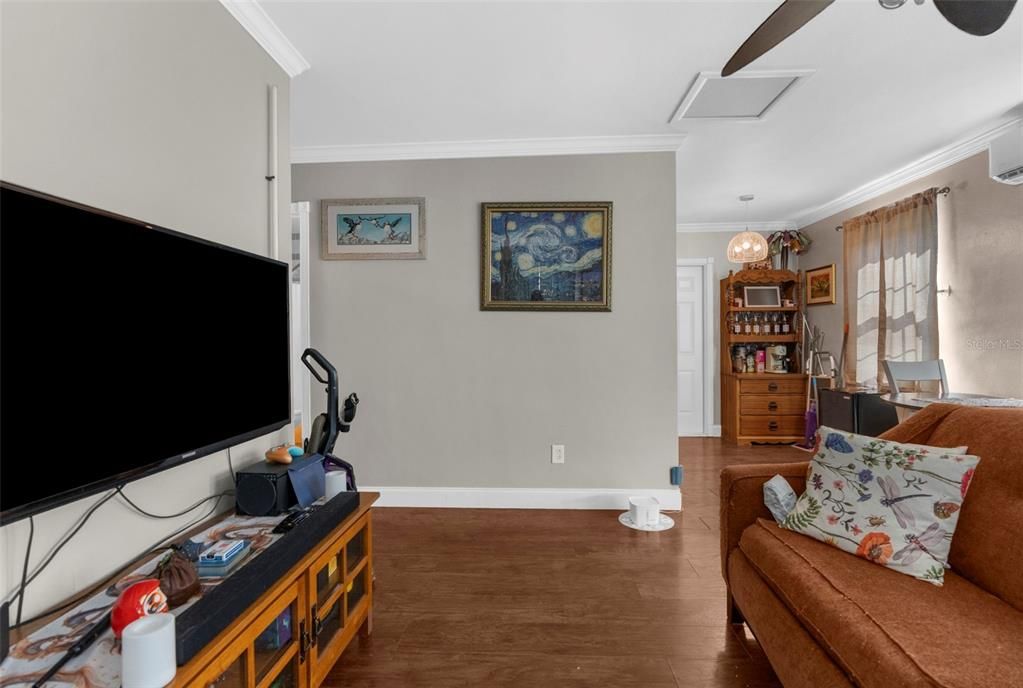 For Sale: $175,000 (2 beds, 1 baths, 789 Square Feet)