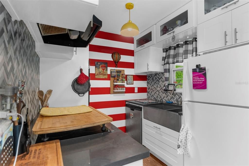 For Sale: $175,000 (2 beds, 1 baths, 789 Square Feet)