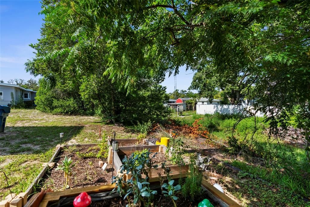 For Sale: $175,000 (2 beds, 1 baths, 789 Square Feet)