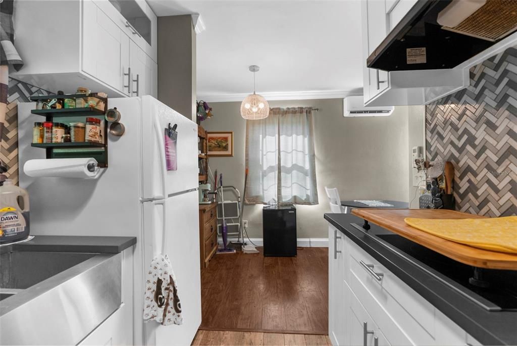 For Sale: $175,000 (2 beds, 1 baths, 789 Square Feet)