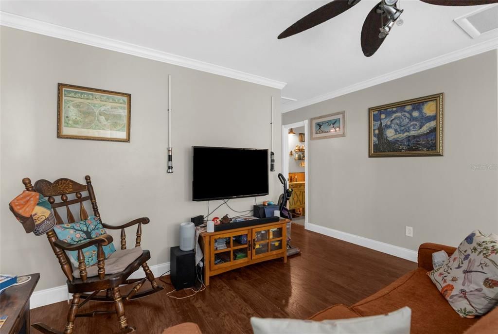 For Sale: $175,000 (2 beds, 1 baths, 789 Square Feet)