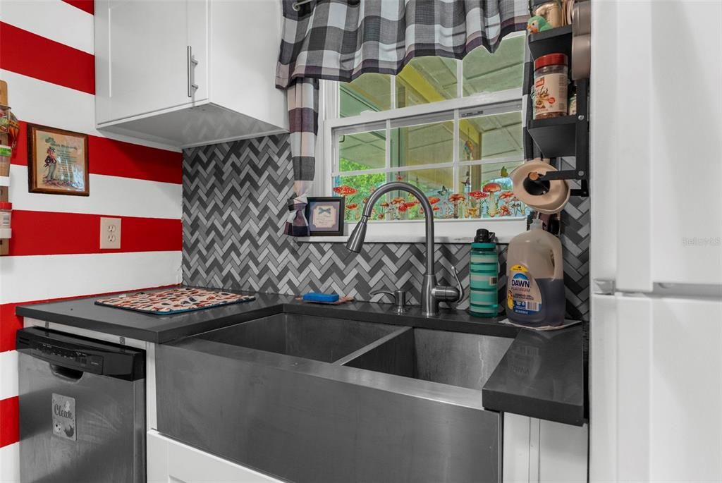 For Sale: $175,000 (2 beds, 1 baths, 789 Square Feet)