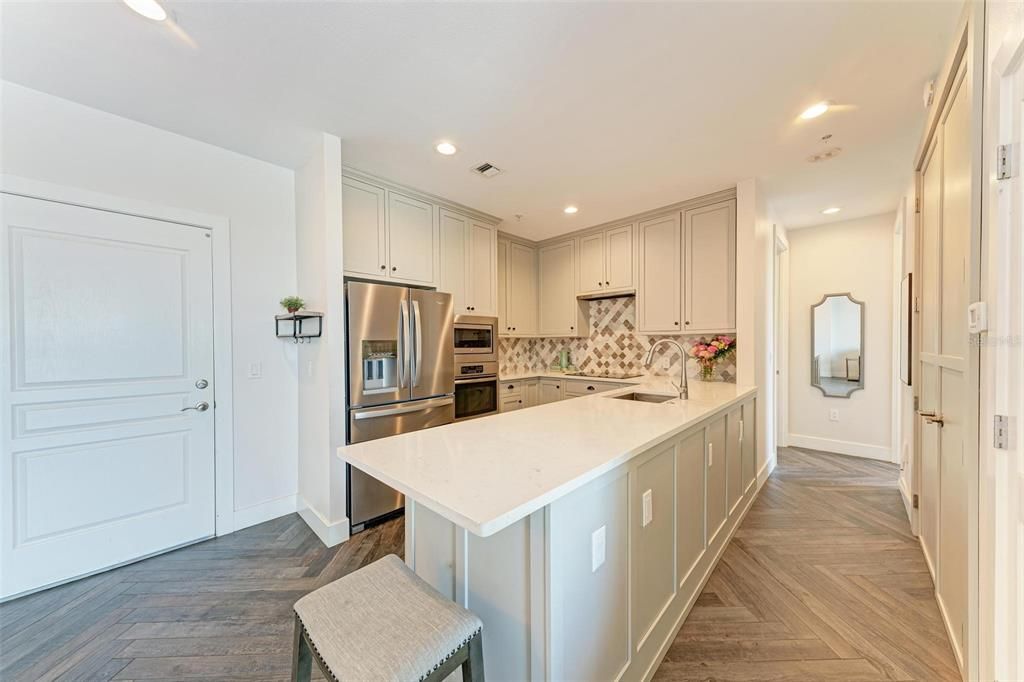 For Sale: $750,000 (2 beds, 1 baths, 960 Square Feet)