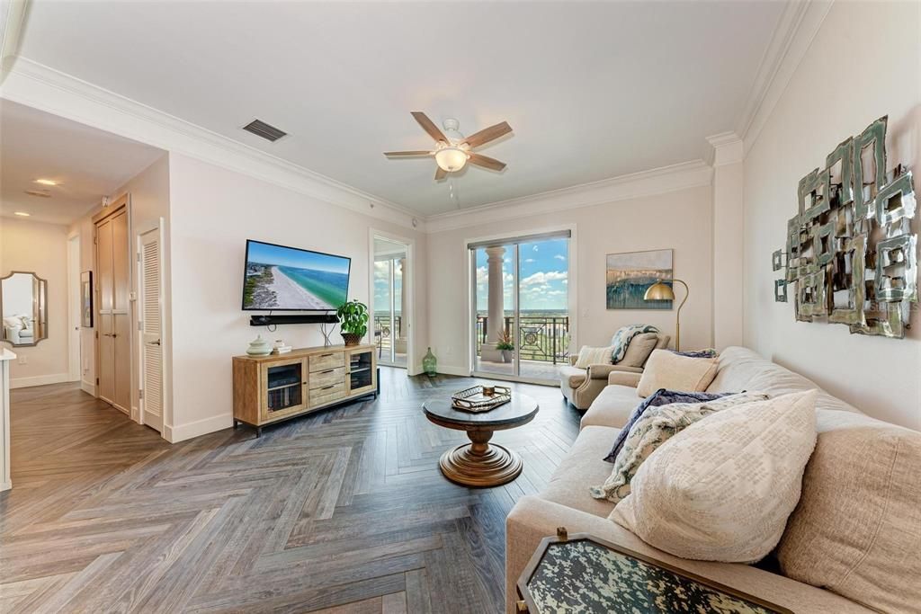 For Sale: $750,000 (2 beds, 1 baths, 960 Square Feet)