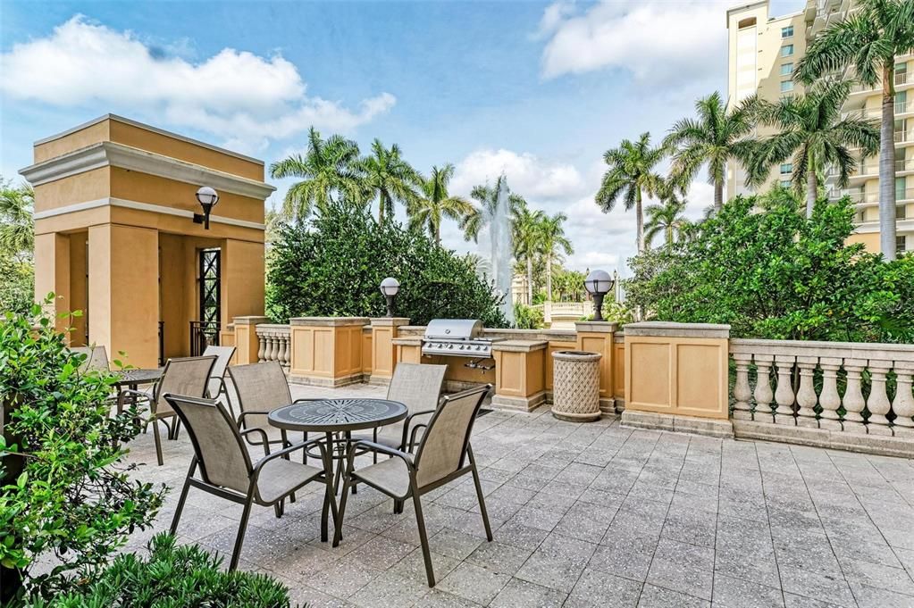 For Sale: $750,000 (2 beds, 1 baths, 960 Square Feet)