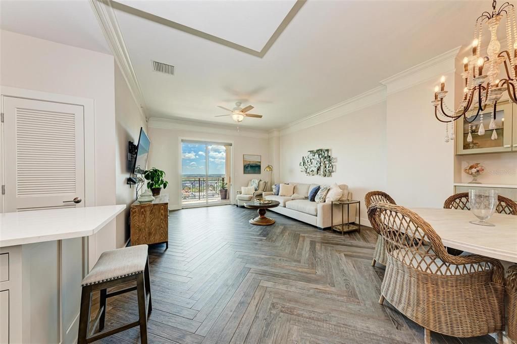 For Sale: $750,000 (2 beds, 1 baths, 960 Square Feet)