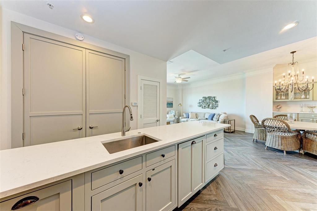 For Sale: $750,000 (2 beds, 1 baths, 960 Square Feet)