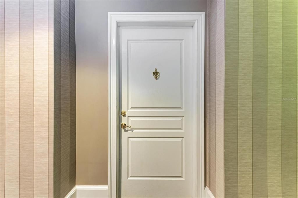 For Sale: $750,000 (2 beds, 1 baths, 960 Square Feet)