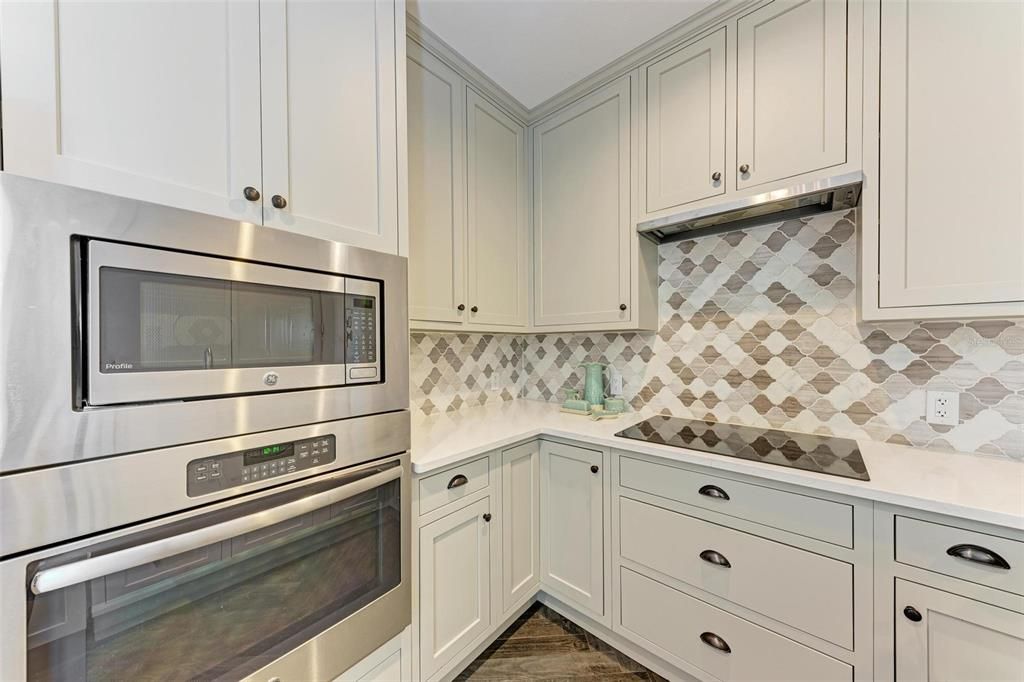 For Sale: $750,000 (2 beds, 1 baths, 960 Square Feet)