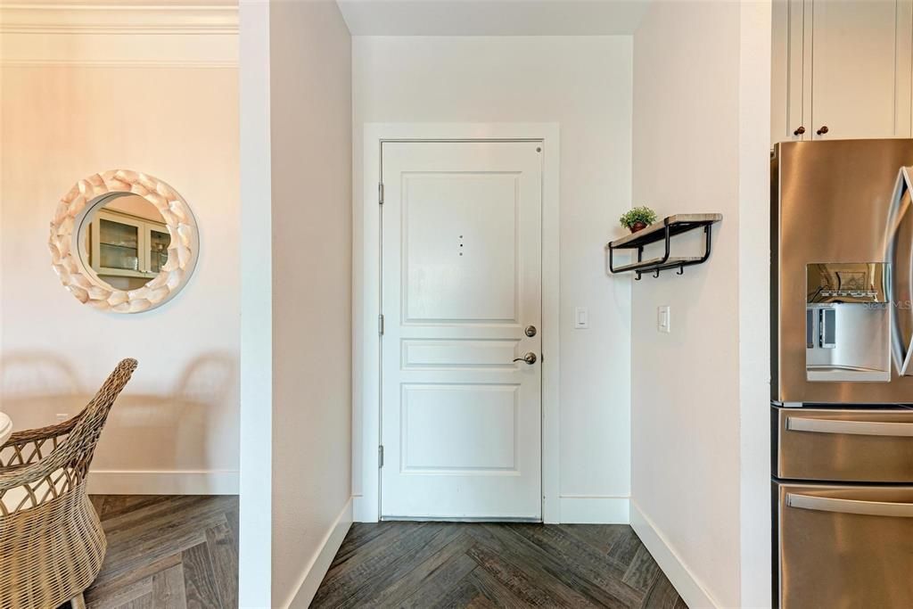 For Sale: $750,000 (2 beds, 1 baths, 960 Square Feet)