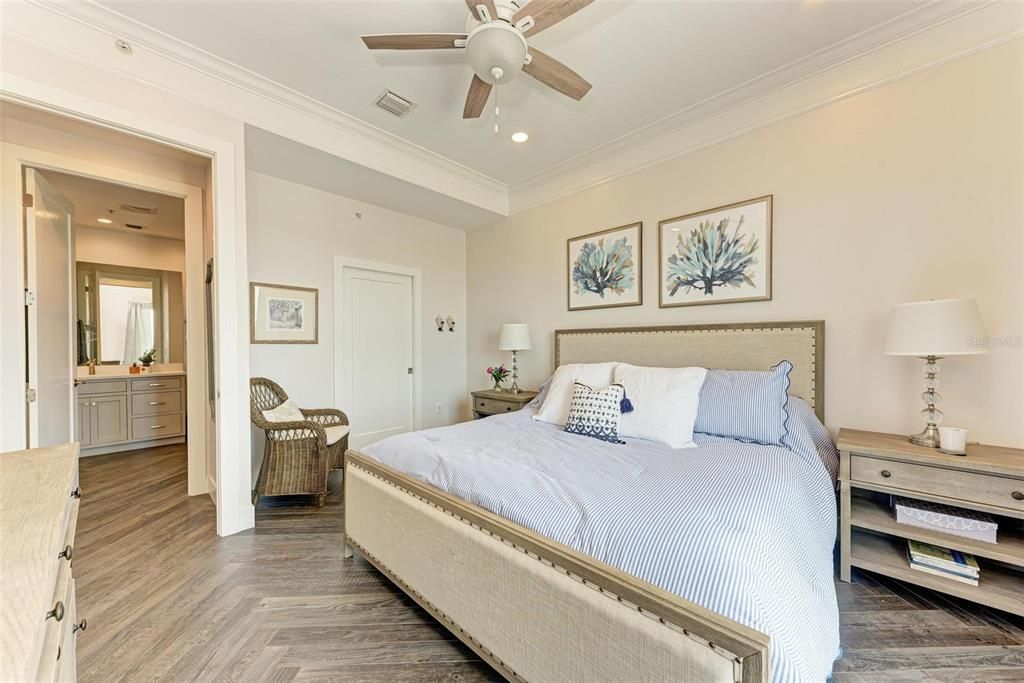 For Sale: $750,000 (2 beds, 1 baths, 960 Square Feet)