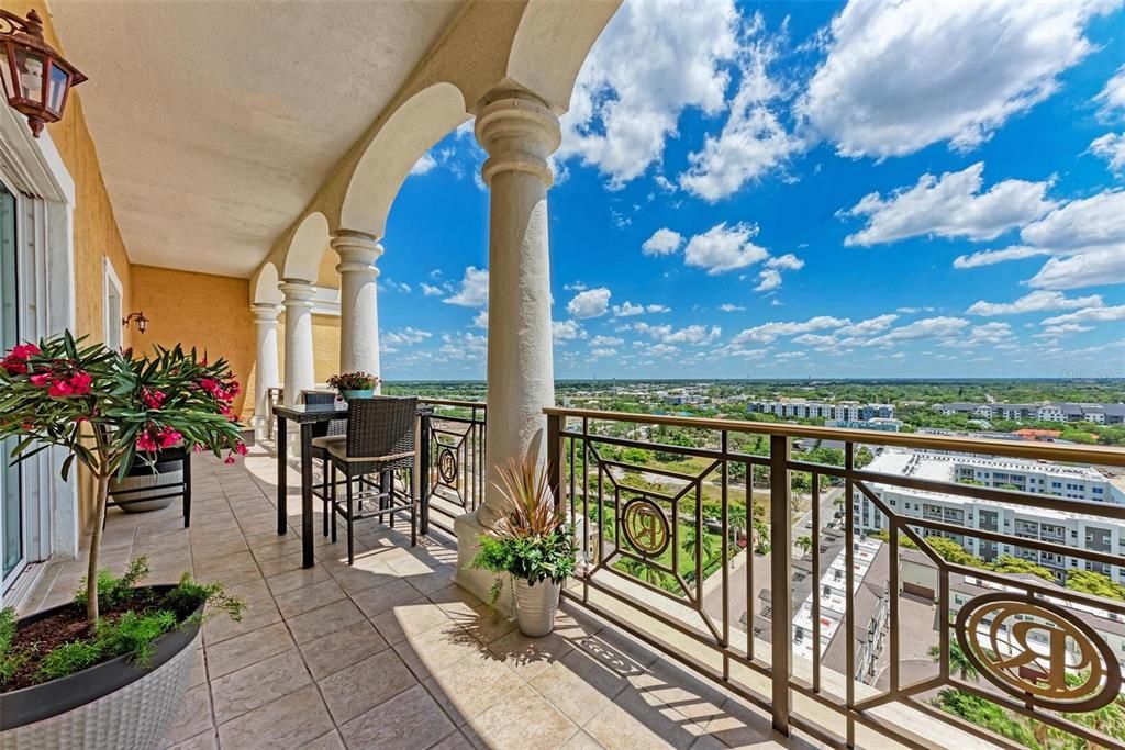 For Sale: $750,000 (2 beds, 1 baths, 960 Square Feet)