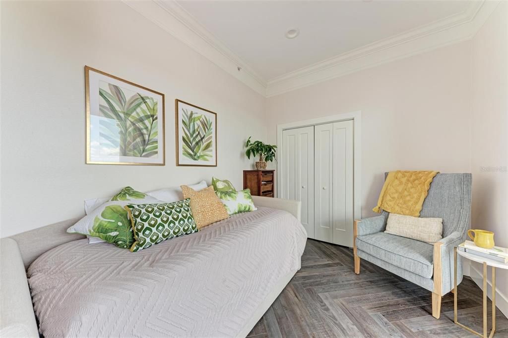 For Sale: $750,000 (2 beds, 1 baths, 960 Square Feet)