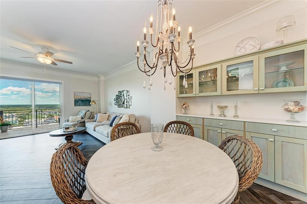 For Sale: $750,000 (2 beds, 1 baths, 960 Square Feet)