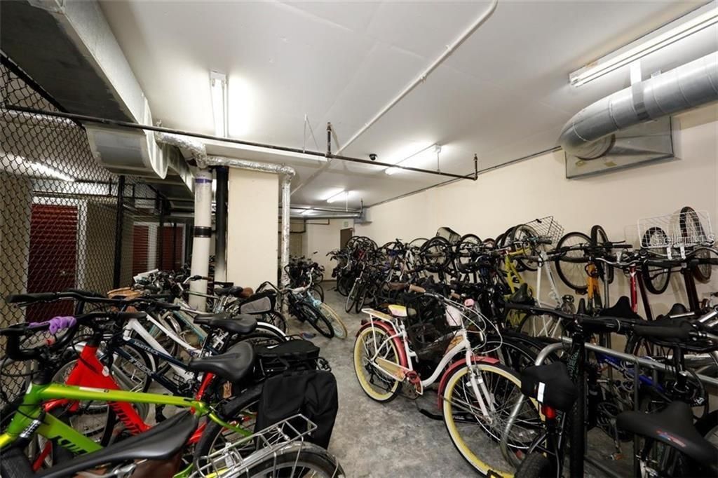 For Sale: $750,000 (2 beds, 1 baths, 960 Square Feet)