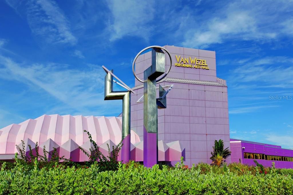 For Sale: $750,000 (2 beds, 1 baths, 960 Square Feet)