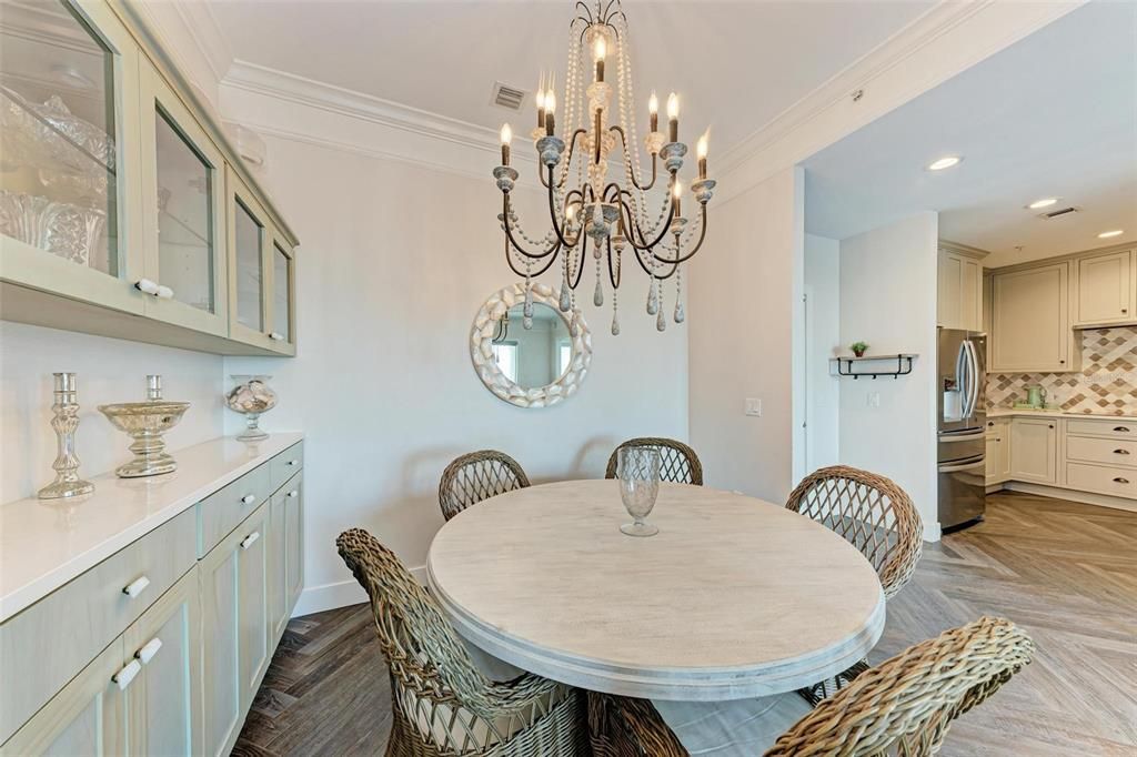 For Sale: $750,000 (2 beds, 1 baths, 960 Square Feet)