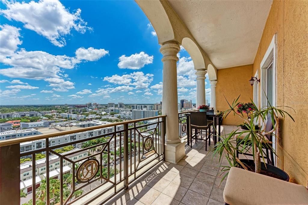 For Sale: $750,000 (2 beds, 1 baths, 960 Square Feet)