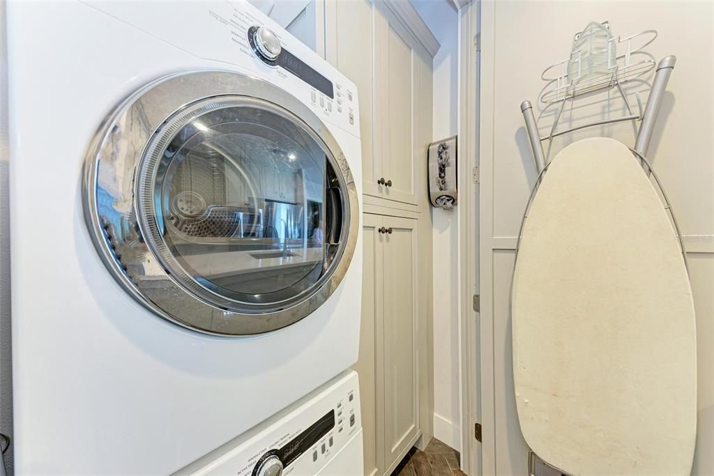 For Sale: $750,000 (2 beds, 1 baths, 960 Square Feet)