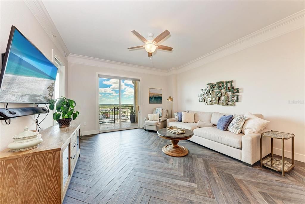 For Sale: $750,000 (2 beds, 1 baths, 960 Square Feet)