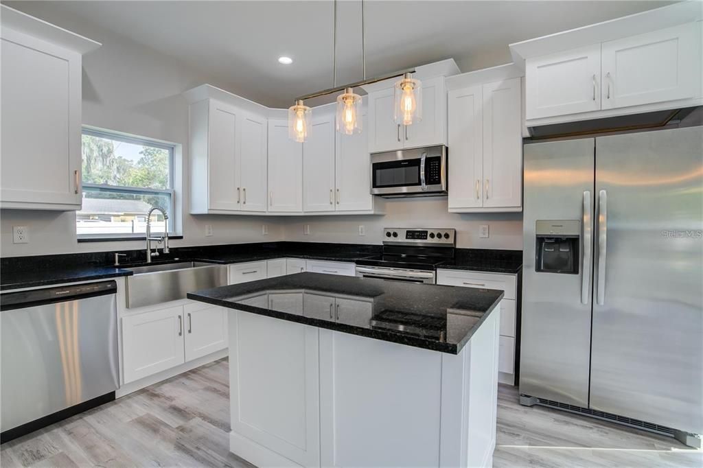 En Venta: $649,000 (4 camas, 0 baños, 3104 Pies cuadrados)