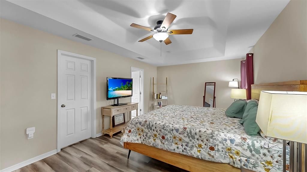 Под контрактом: $334,999 (3 спален, 2 ванн, 1707 Квадратных фут)