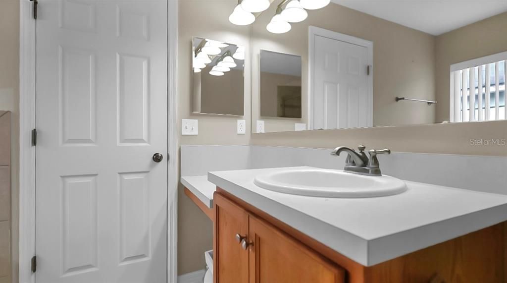 Под контрактом: $334,999 (3 спален, 2 ванн, 1707 Квадратных фут)