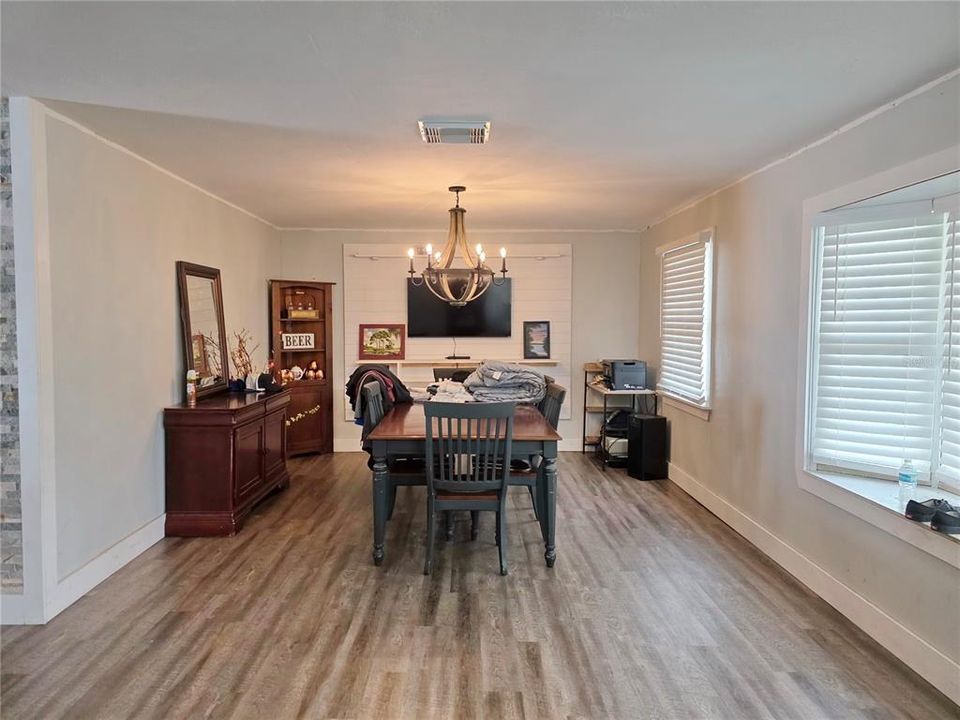 For Sale: $329,900 (3 beds, 2 baths, 1976 Square Feet)