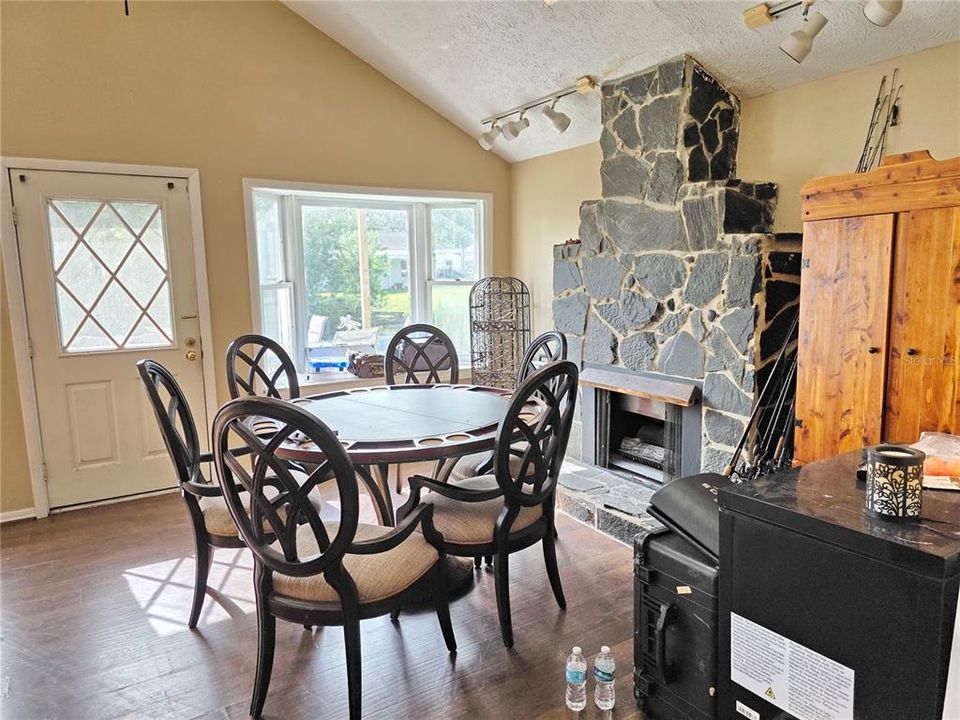 For Sale: $329,900 (3 beds, 2 baths, 1976 Square Feet)