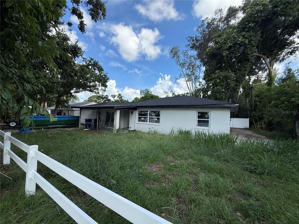 Active With Contract: $259,900 (3 beds, 2 baths, 1550 Square Feet)