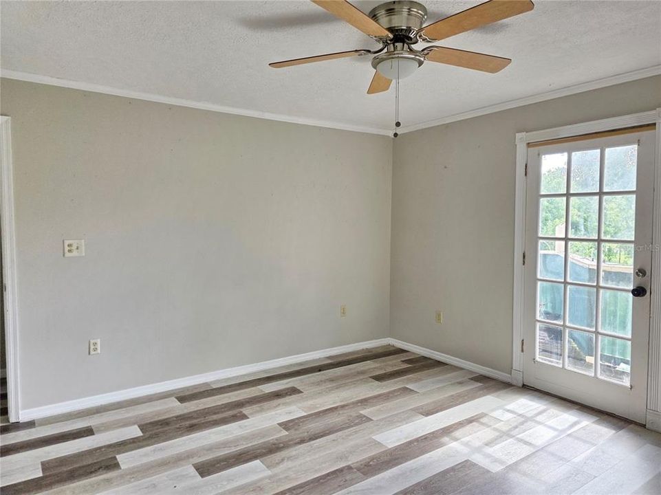 待售: $229,900 (2 贝兹, 1 浴室, 1280 平方英尺)