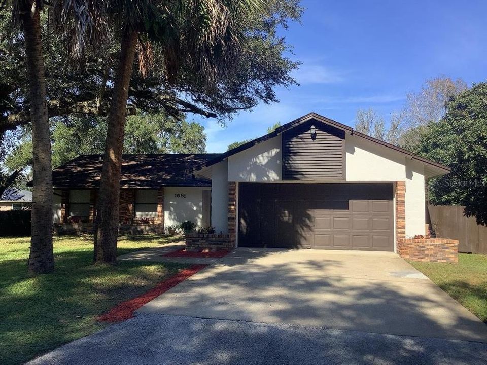 Под контрактом: $435,000 (4 спален, 2 ванн, 1722 Квадратных фут)