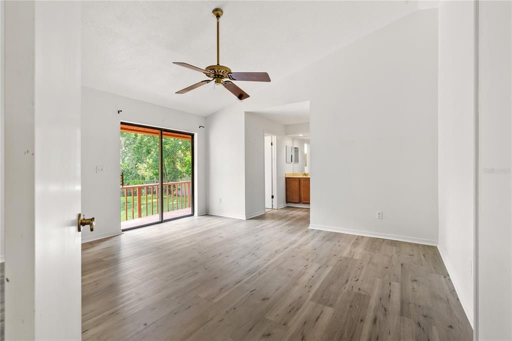 Под контрактом: $435,000 (4 спален, 2 ванн, 1722 Квадратных фут)